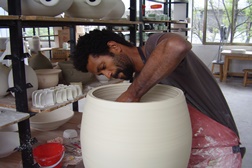 Museu do Oriente organiza workshop de introdução à roda de oleiro