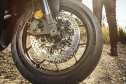 Michelin entra em 2024 com três novos pneus para motos