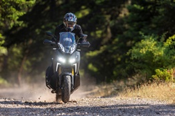 Chegou a SYM ADX TG 400, a scooter que desafia os limites e se afirma como moto de aventura
