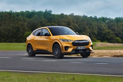 O Mustang Mach-E consegue levá-lo até à praia  - Desde qualquer capital europeia com uma única carga da bateria