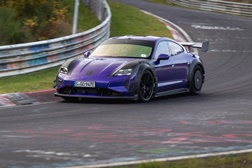 Taycan Turbo GT com kit Manthey estabelece novo recorde de 6:55.533 minutos - Disponível para encomenda como kit de atualização para o Taycan Turbo GT com Pacote Weissach
