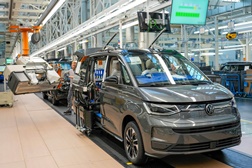 Produção dos modelos atualizados arranca na Volkswagen Veículos Comerciais em Hanover - Multivan e California recebem uma nova dianteira, um habitáculo redesenhado e os mais recentes sistemas de assistência à condução
