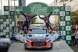Team Hyundai Portugal conquista Taça de Portugal no Rallye Casinos de Algarve - Miguel Oliveira, embaixador da Hyundai Portugal, sobe ao pódio na sua estreia em provas de estrada
