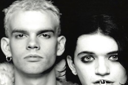Placebo anunciam leilão de beneficência 
