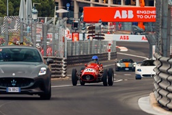 Maserati: pela primeira vez na história o Tridente desfila pelas ruas de Monte Carlo - Início das celebrações dos primeiros 100 anos da Maserati nas pistas