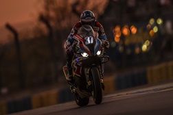 EWC 2022 - 24 Heures Motos Treinos noturnos: BMW mais rápida   - Após o anoitecer no EWC, a BMW impôs-se