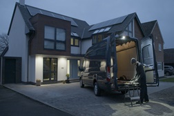 A nova Ford Transit vem com uma potente barra de Luz LED - Permite trabalhar até mais tarde nos dias curtos de inverno