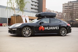Huawei apresenta o primeiro automóvel conduzido por um smartphone com Inteligência Artificial