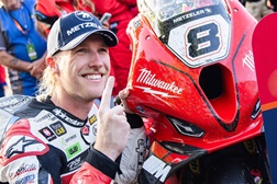 TT Ilha de Man 2024 - Todd vence Senior - Dunlop desiste