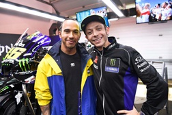 Confirma-se a troca entre Valentino Rossi e Lewis Hamilton