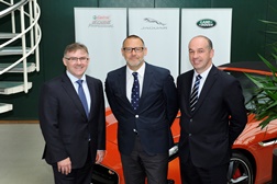 Jaguar Land Rover renova contrato global de lubrificantes com a Castrol