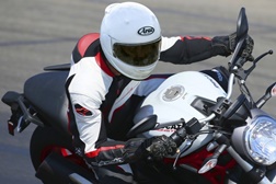 Arai renova grafismos para o capacete Quantic