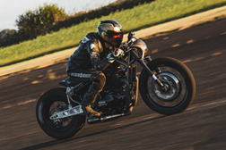 Royal Enfield no Wheels & Waves com motos personalizadas a 11 de junho