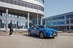 Lexus UX 300e, 100% elétrico com um design apaixonante - Forte apelo visual de crossover urbano