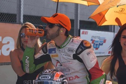 Oakley faz parceria com Miguel Praia