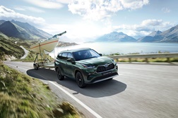 Toyota revela o renovado Highlander para 2023 - O renovado SUV de 7 lugares eletrificado com a tecnologia híbrida 