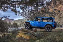 Jeep® Wrangler 4xe prepara-se para 2025 - Motor a gasolina turbo de 2,0 litros, dois motores elétricos e um conjunto de baterias de alta tensão