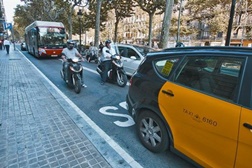 Barcelona estuda a criação de uma via exclusiva a motos