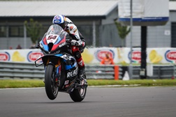 SBK 2024, Donington Park - Ainda Razgatlıoğlu  - Petrucci aguenta 2º