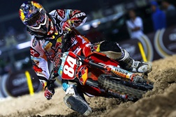 Herlings venceu as 2 mangas e lidera o Mundial