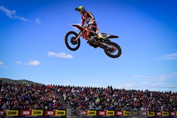 Cairoli continua a dominar