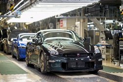 Nissan despede-se do R35 GT-R à medida que o último veículo sai da linha de produção - O último veículo a sair da linha de produção foi a edição Premium T-Spec com acabamento com pintura Midnight Purple 