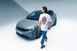 Opel Lifestyle Shop: nova coleção de natal já disponível - Encomendas até 8 de dezembro com 20% de desconto: “Yellow Weeks”