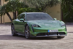 Estreia mundial do Taycan Cross Turismo - O mais versátil entre os automóveis desportivos elétricos?