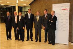 Ministro da Economia português visita sede da Bosch na Alemanha