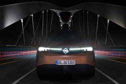 Prémio DVN 2025 para os faróis Intelli-Lux HD do novo Opel Grandland  - “Melhores faróis dianteiros 2025”