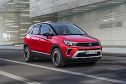Mais de 500 mil unidades do Opel Crossland já produzidas - Puro e arrojado com o inconfundível Opel Vizor e a impressionante secção traseira