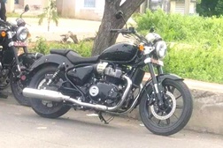 Royal Enfield cruiser apanhada em testes de estrada