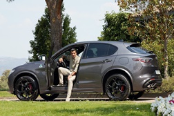 Luís Figo embaixador do Stelvio da Alfa Romeo - O Alfa Romeo Stelvio diferencia-se pela sua desportividade e estilo italiano
