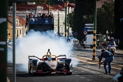 DS Techeetah e António Félix da Costa celebram títulos em Lisboa  - Novo carro no evento Lisboa Road Show