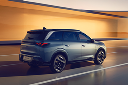 Novos Peugeot e-3008 e e-5008 de grande autonomia - Com 700 km e 668 km respetivamente têm as melhores autonomias elétricas no mercado suv (WLTP)