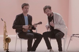 David Fonseca estreia novo videoclip "Ela Gosta de Mim Assim"