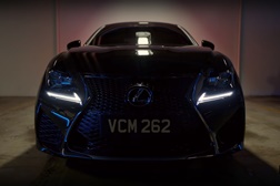 Lexus salva o universo  - Em "MIB: Homens de negro, Força internacional"  