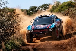 Carlos Sainz e Lucas Cruz estreiam o novo Ford Raptor T1+ no Rally Raid Portugal 2025 - Dupla espanhola vai liderar a equipa Ford M-Sport