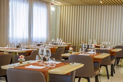 Skyna Hotel Lisboa apresenta Buffet de Bacalhau à mesa do UQ Restaurante