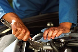 Comércio por grosso e reparação de automóveis e motociclos diminuem em Junho