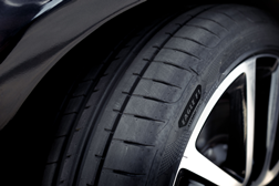 Goodyear Eagle F1 Asymmetric 5 vencedor do seu teste Tyre Reviews  - Pilotos de testes descrevem-no como o "pneu praticamente sem debilidades" 