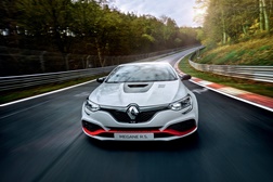 Mégane R.S. TROPHY-R com recorde em Nürburgring  - Melhor performance série de tração dianteira