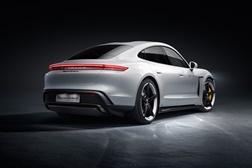 Estreia mundial do Porsche Taycan - São mais 2 “Turbos” ... Elétricos