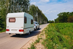 Que três elementos devem ser verificados pelos adeptos de caravanismo para evitar problemas? - A importância de uma revisão cuidada dos principais sistemas destes veículos devido ao seu maior peso e exigência em viagem