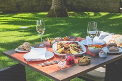 SoMos Restaurant & Lounge lança serviço de take-away e reabre a esplanada