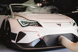Ekström, à conquista de cada kilowatt - Piloto Mattias Ekström testa o Cupra e-Racer pela primeira vez em asfalto