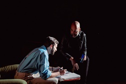 Já começaram as rodagens do filme que retrata a vida de Carlos Paião - Sérgio Graciano traz para o cinema a história do homem que pôs Portugal a cantar “Playback