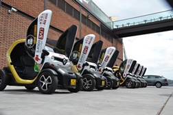 A Live Electric Tours alarga oferta de tours de grupo para todo o País - Frota de 16 Renault Twizy