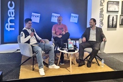 João Almeida inspira jovens na apresentação de novo livro