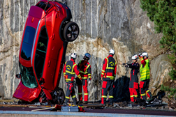 Volvo Cars lança os seus automóveis de uma altura de 30 metros - Testes inéditos apoiam investigações das equipas de resgate  